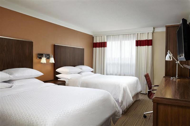 Four Points By Sheraton Kitchener-Waterloo Buitenkant foto